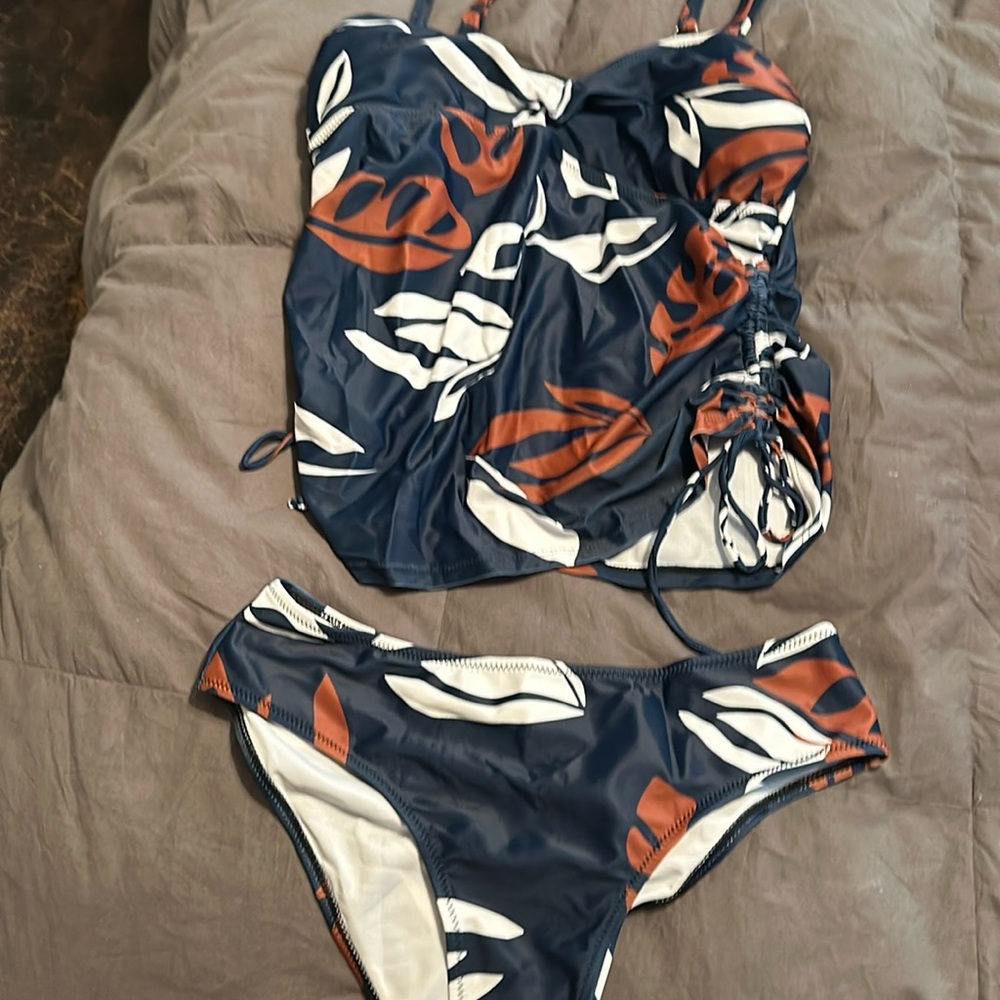 New never worn 2 piece tankini